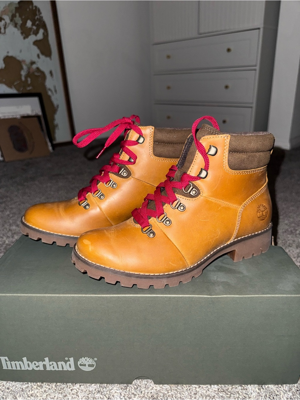 Timberland Women’s Leather Boots with red laces - Picture 2 of 5